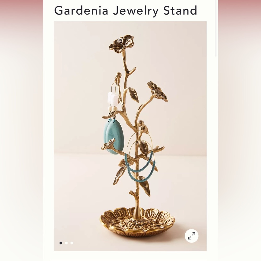 ISO Gardenia Jewelry Stand